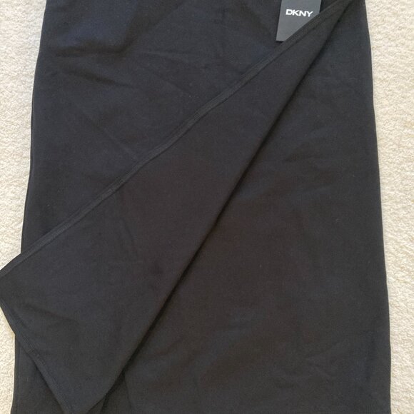 Classic DKNY Skirt - Picture 2 of 4